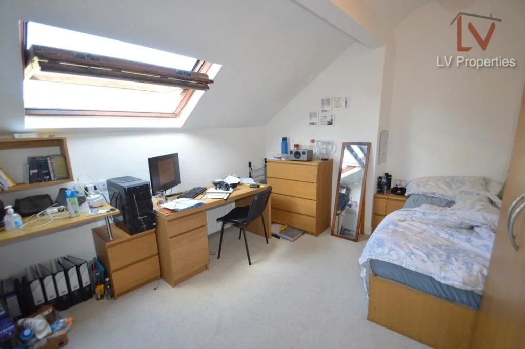 6 bedroom terraced house for rent