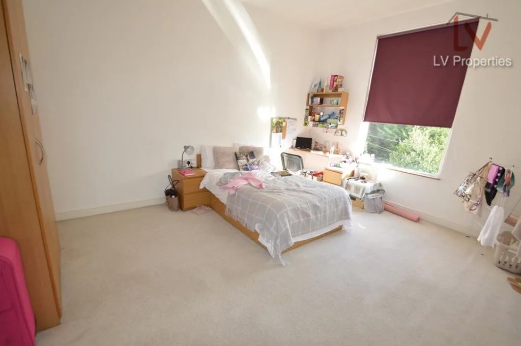 6 bedroom terraced house for rent