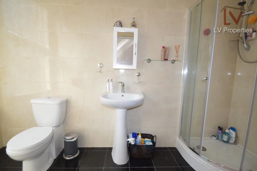 6 bedroom terraced house for rent