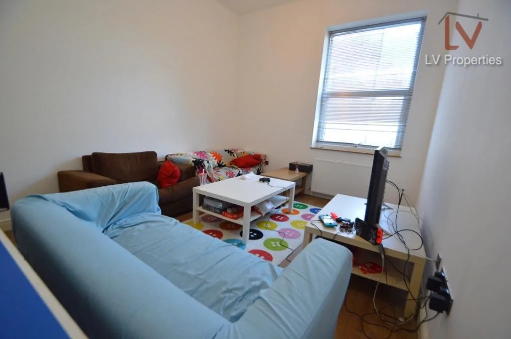 6 bedroom terraced house for rent