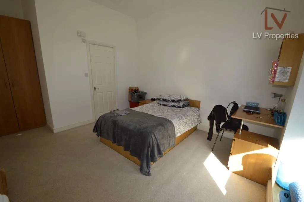 6 bedroom terraced house for rent
