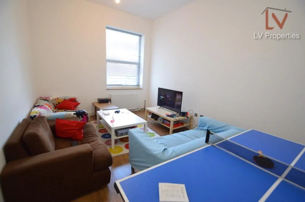 6 bedroom terraced house for rent