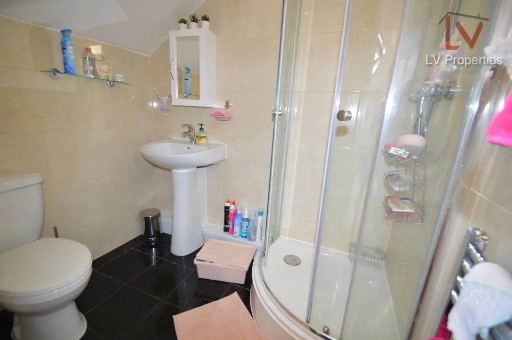 6 bedroom terraced house for rent