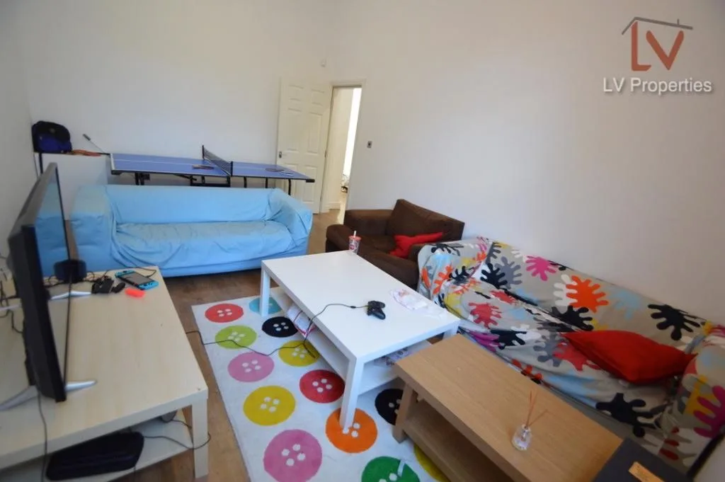 6 bedroom terraced house for rent