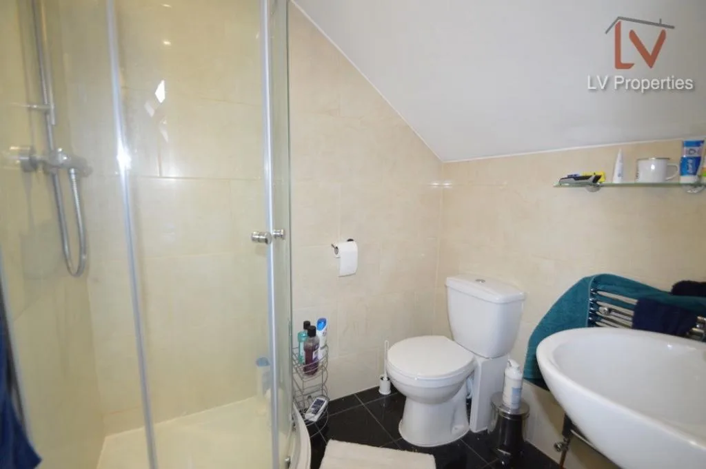 6 bedroom terraced house for rent