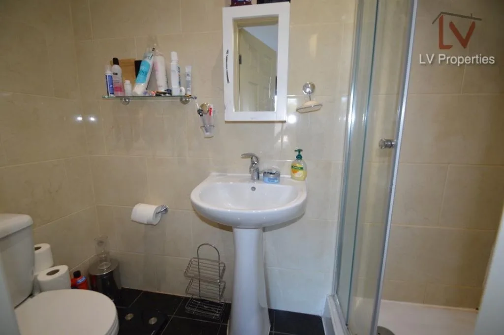 6 bedroom terraced house for rent