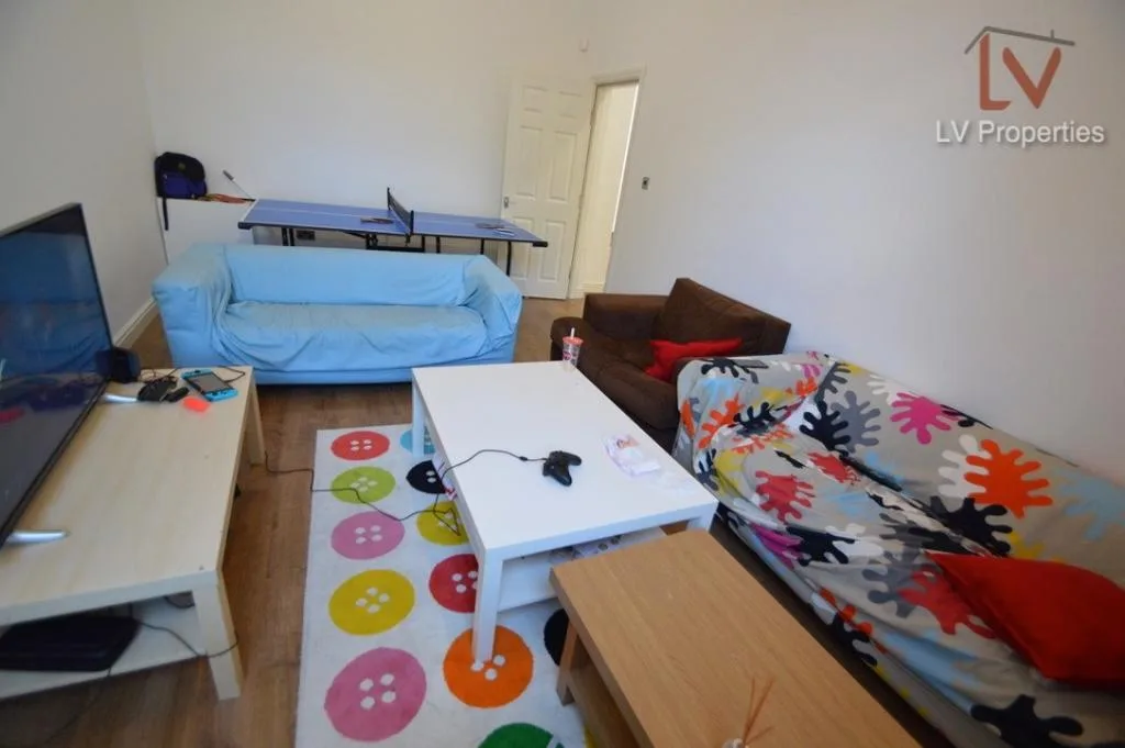 6 bedroom terraced house for rent