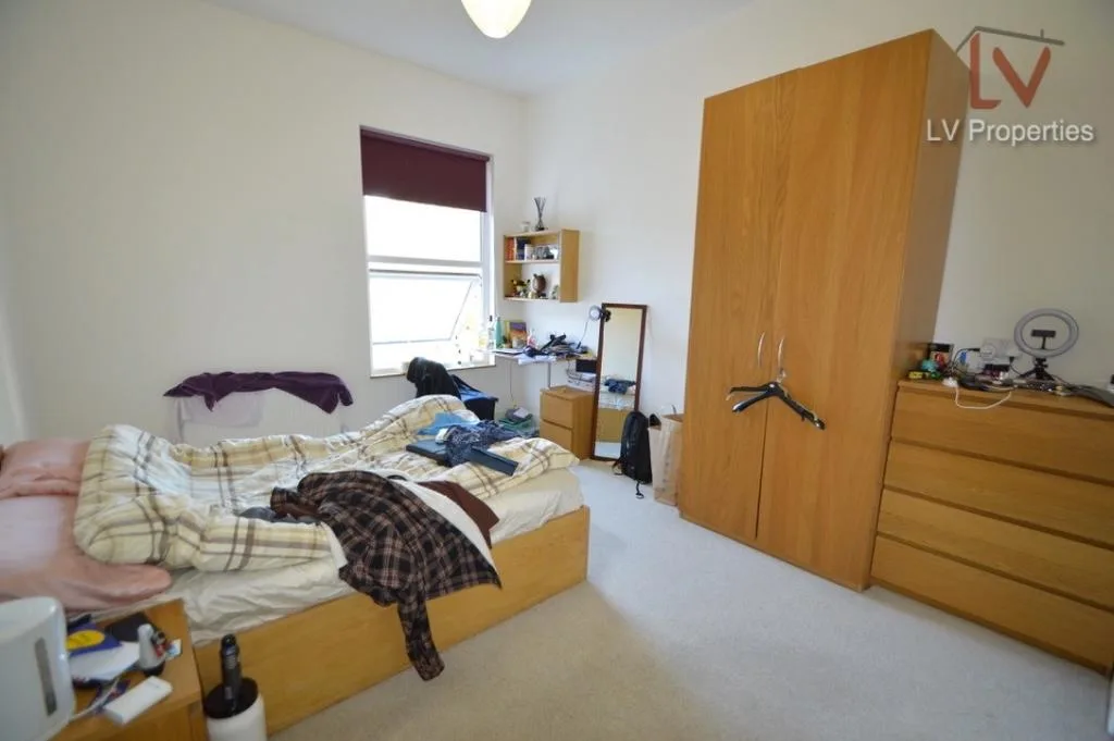 6 bedroom terraced house for rent
