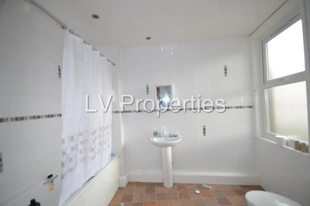 12 bedroom terraced house for rent