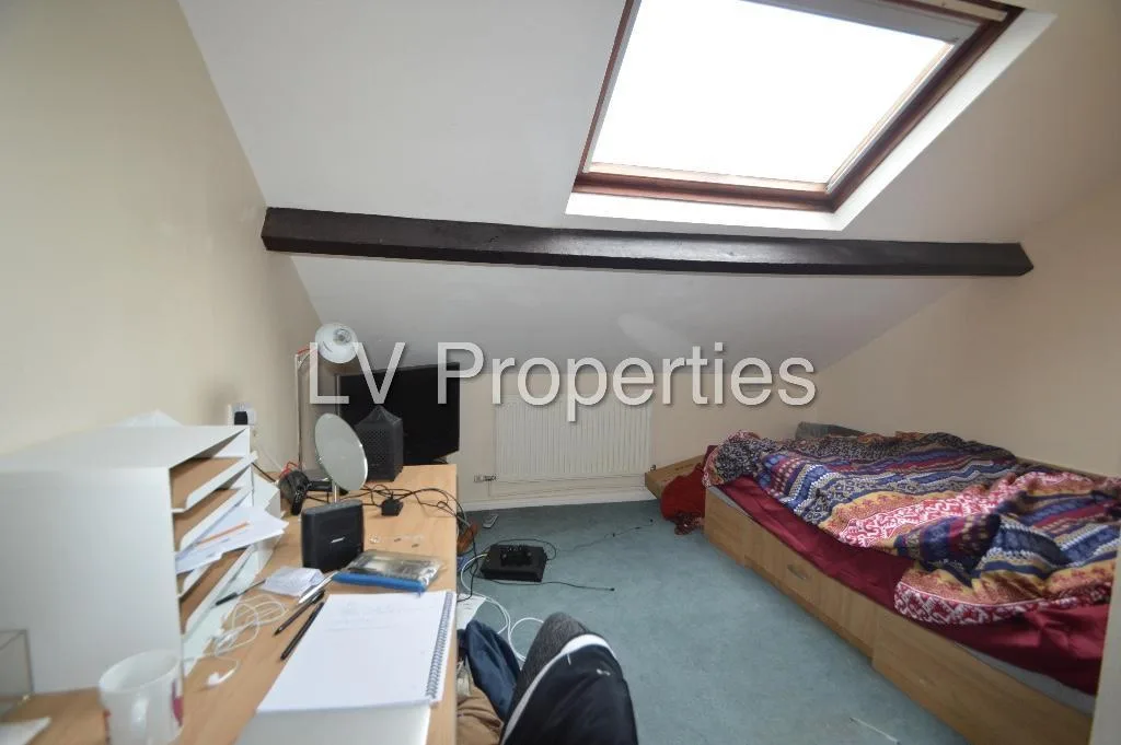 12 bedroom terraced house for rent