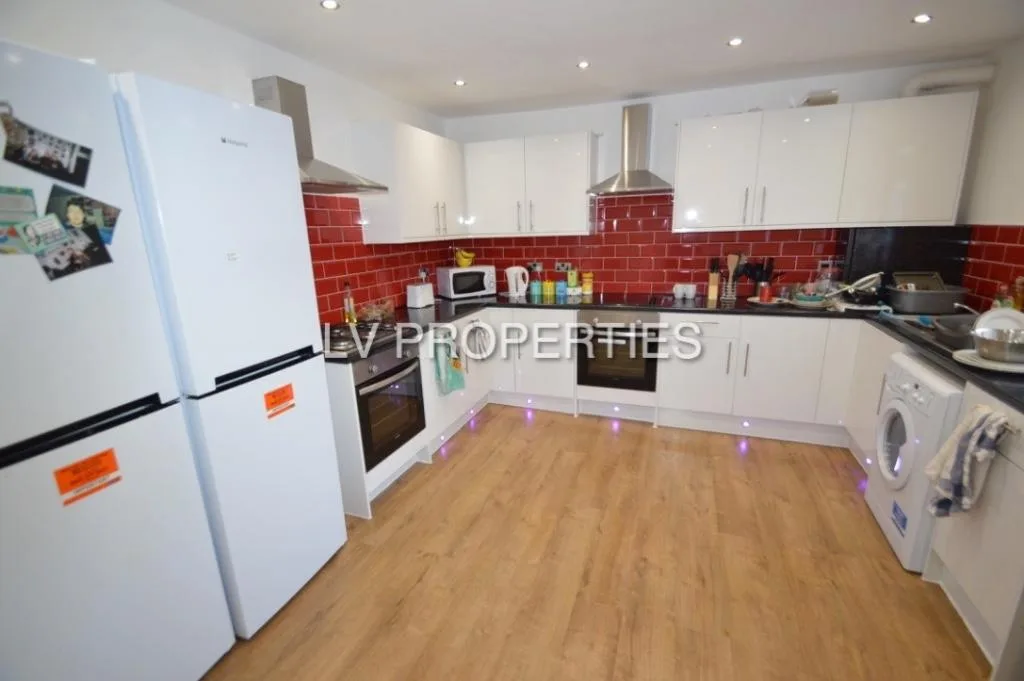 10 bedroom terraced house for rent