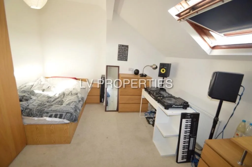 10 bedroom terraced house for rent