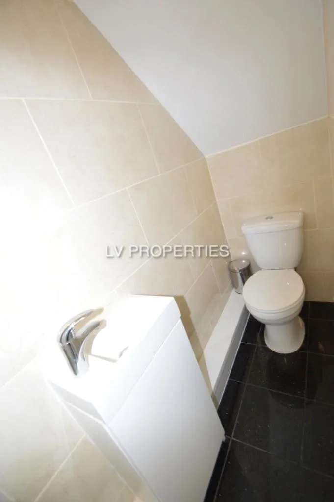 10 bedroom terraced house for rent
