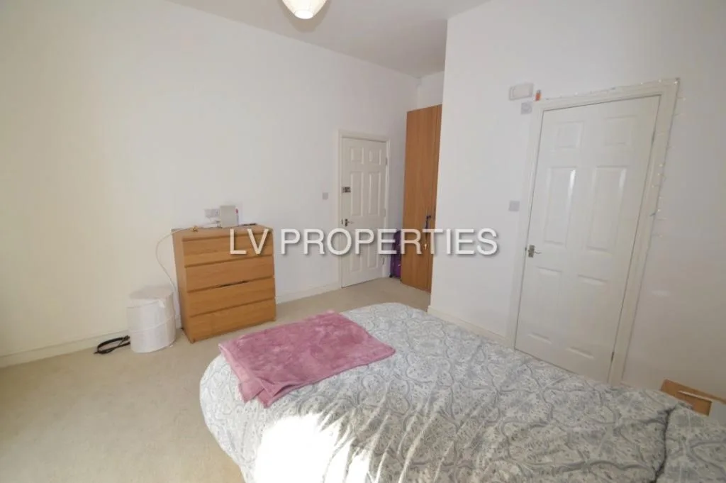 10 bedroom terraced house for rent