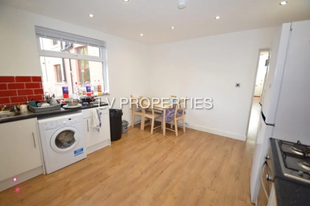 10 bedroom terraced house for rent