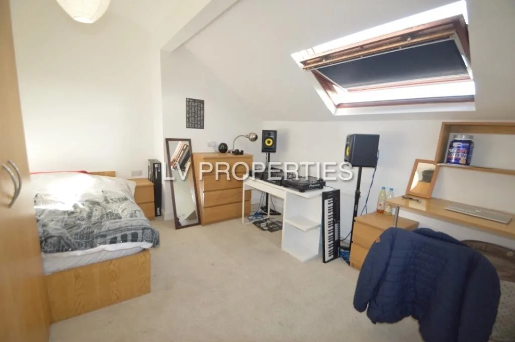 10 bedroom terraced house for rent