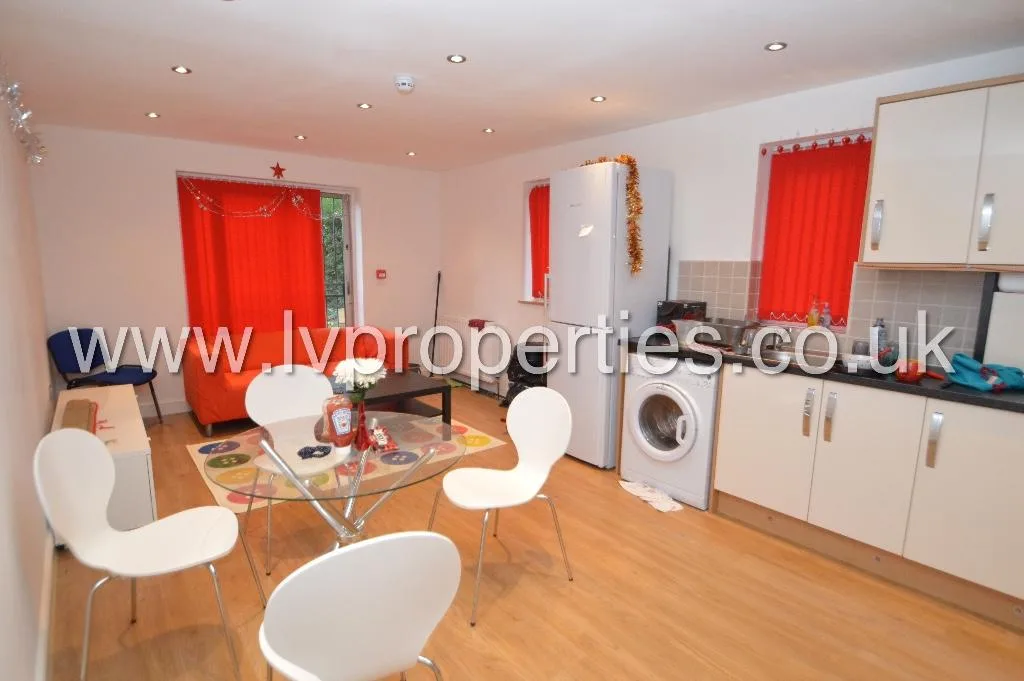 10 bedroom terraced house for rent