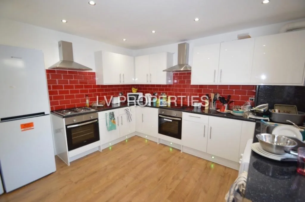10 bedroom terraced house for rent