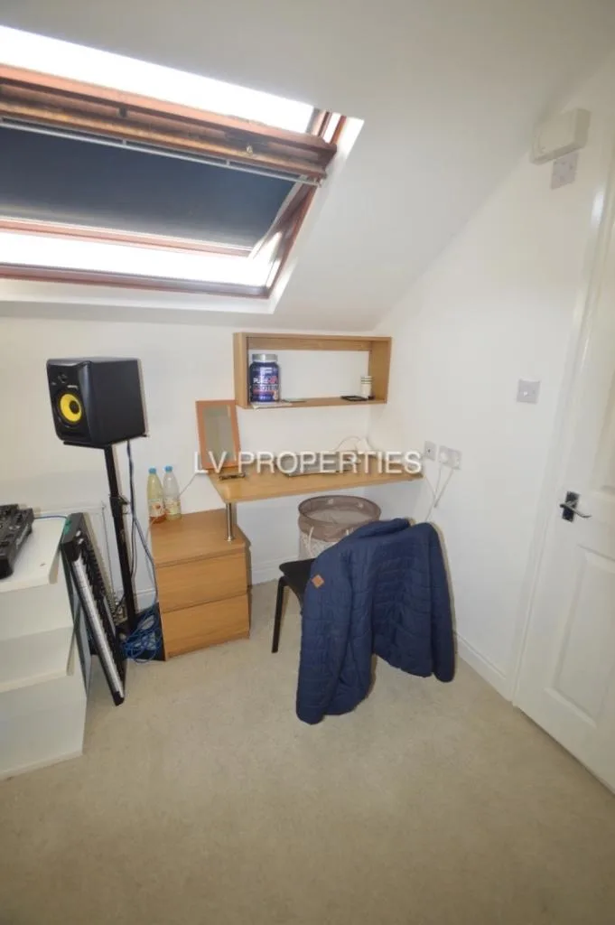 10 bedroom terraced house for rent