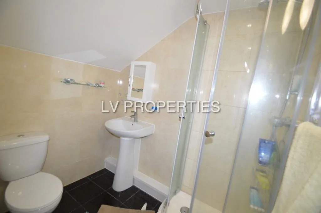 10 bedroom terraced house for rent