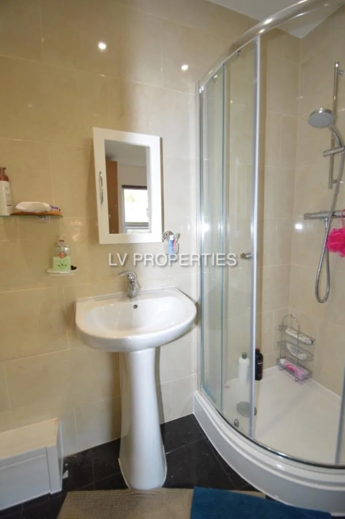 10 bedroom terraced house for rent