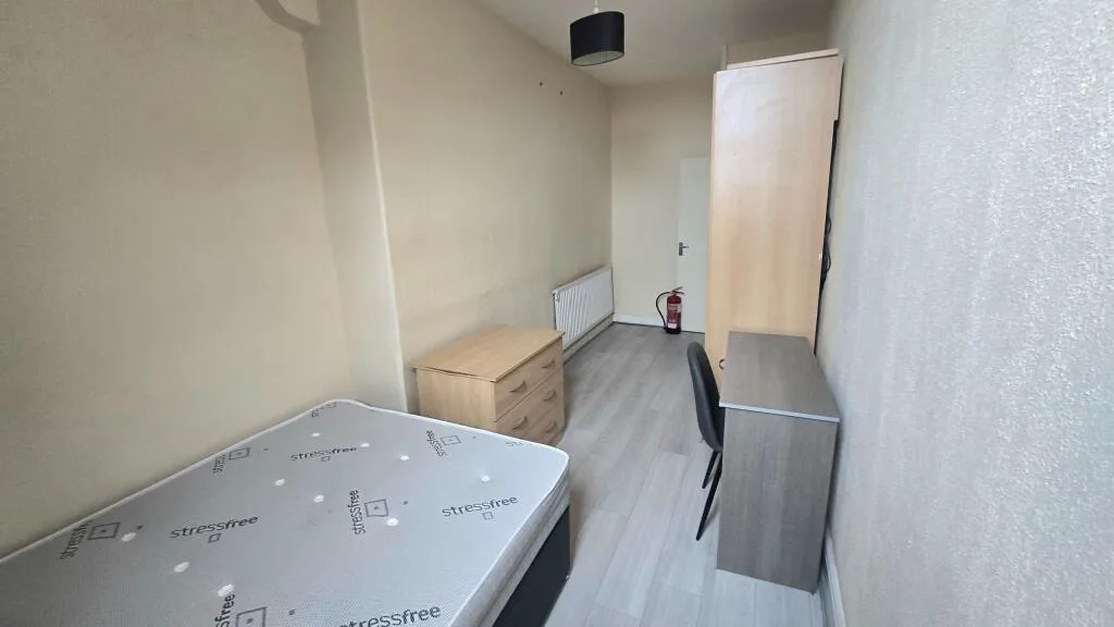 5 bedroom terraced house for rent