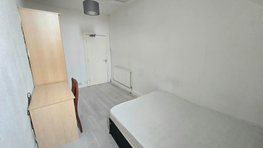 5 bedroom terraced house for rent