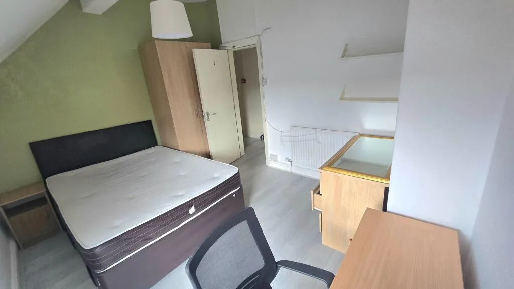 5 bedroom terraced house for rent