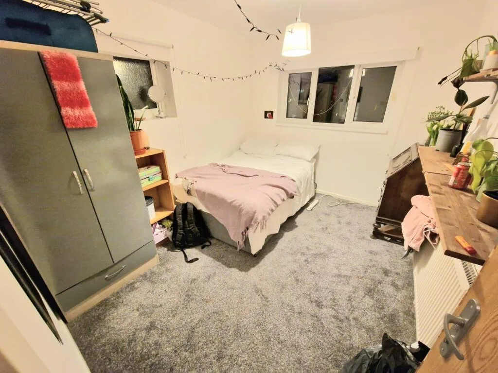 6 bedroom semi-detached house for rent