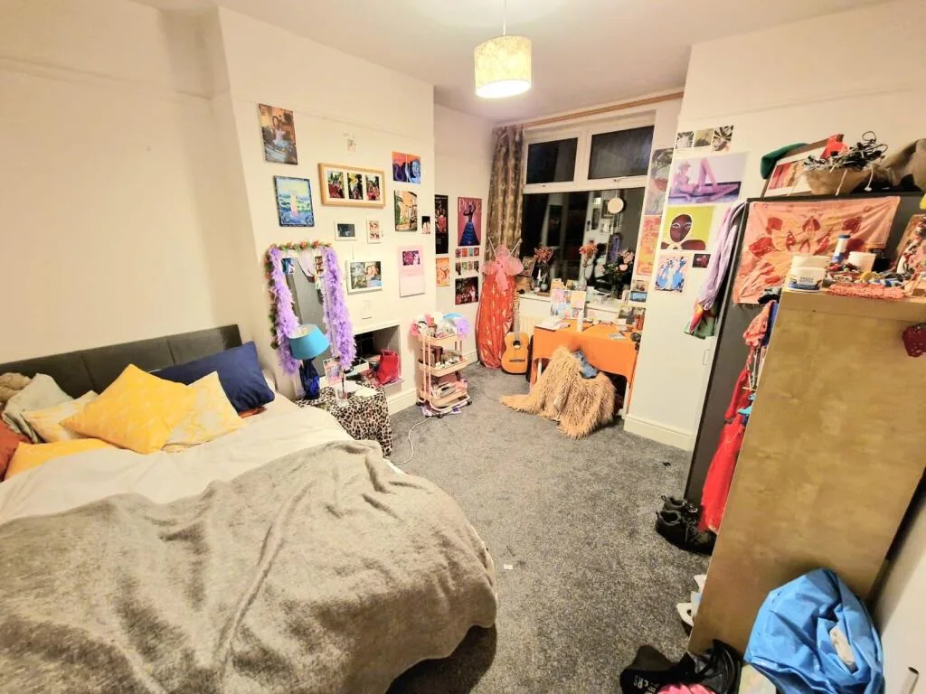 6 bedroom semi-detached house for rent