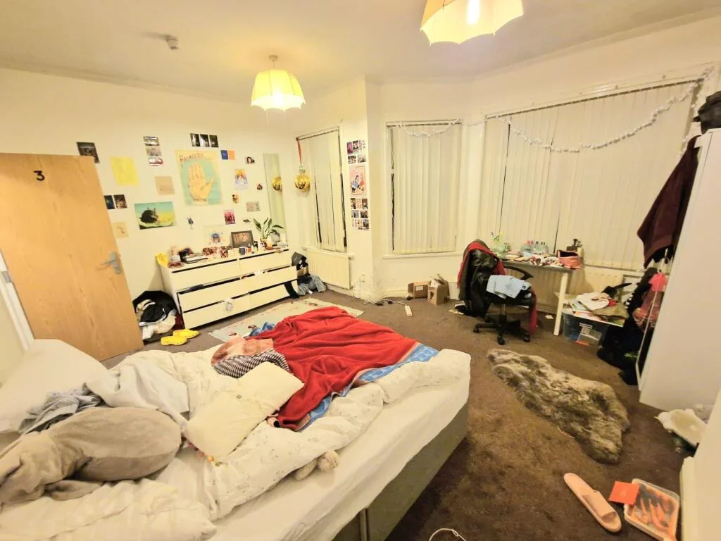 6 bedroom semi-detached house for rent