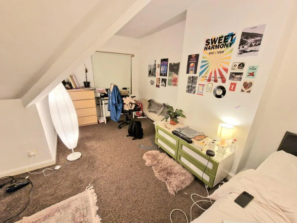 6 bedroom semi-detached house for rent