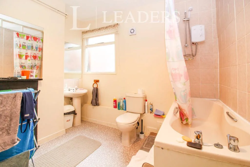 3 bedroom flat for rent