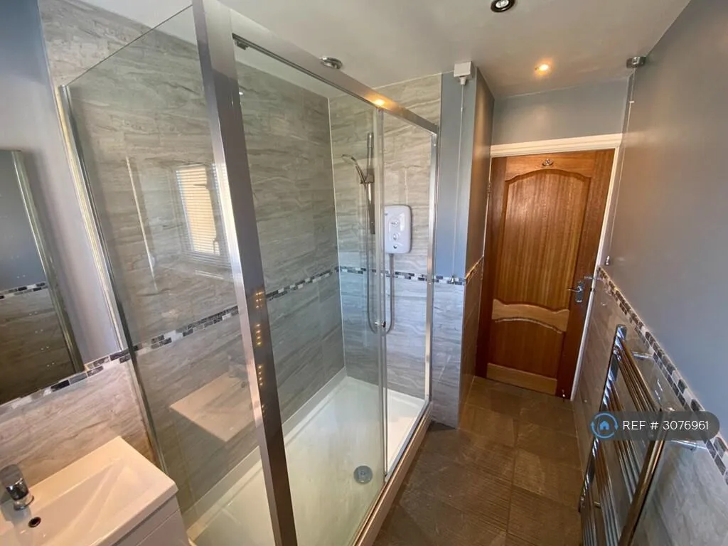2 bedroom maisonette for rent