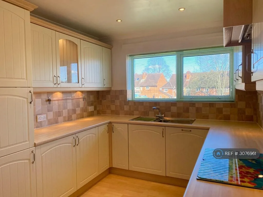 2 bedroom maisonette for rent