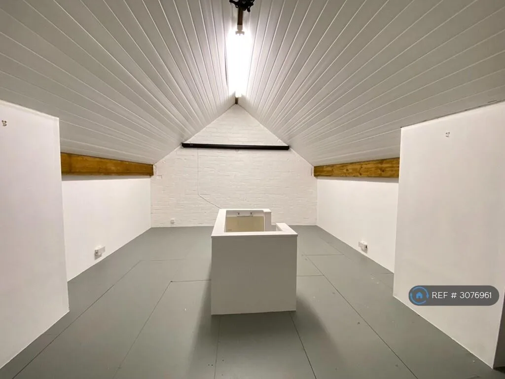 2 bedroom maisonette for rent