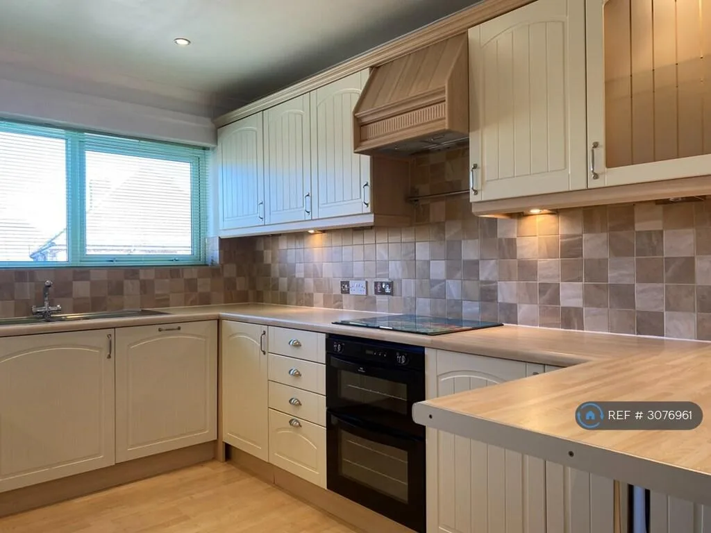 2 bedroom maisonette for rent