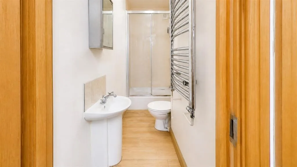 6 bedroom house for rent