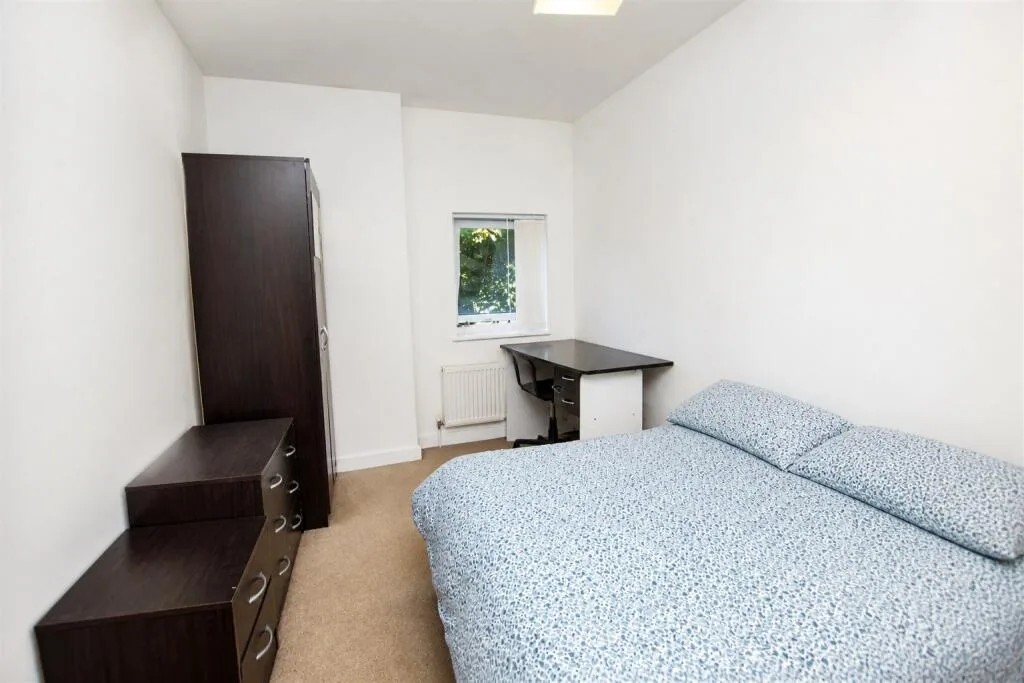 6 bedroom house for rent