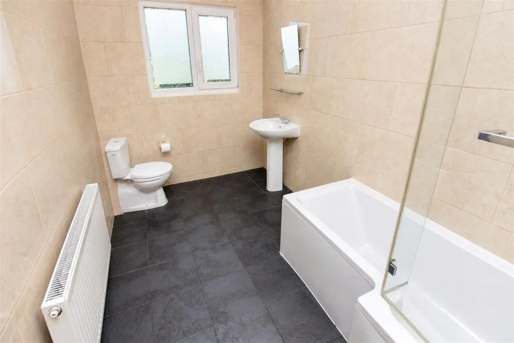 6 bedroom house for rent