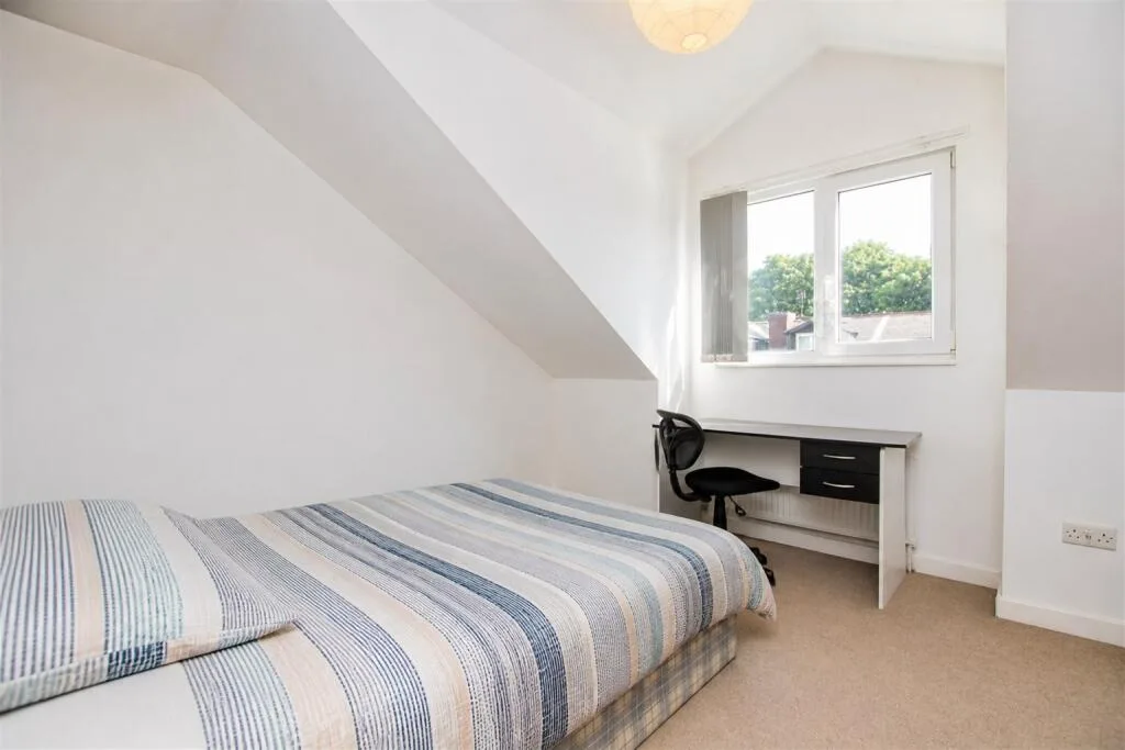 6 bedroom house for rent