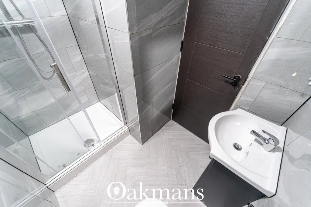 6 bedroom end of terrace house for rent