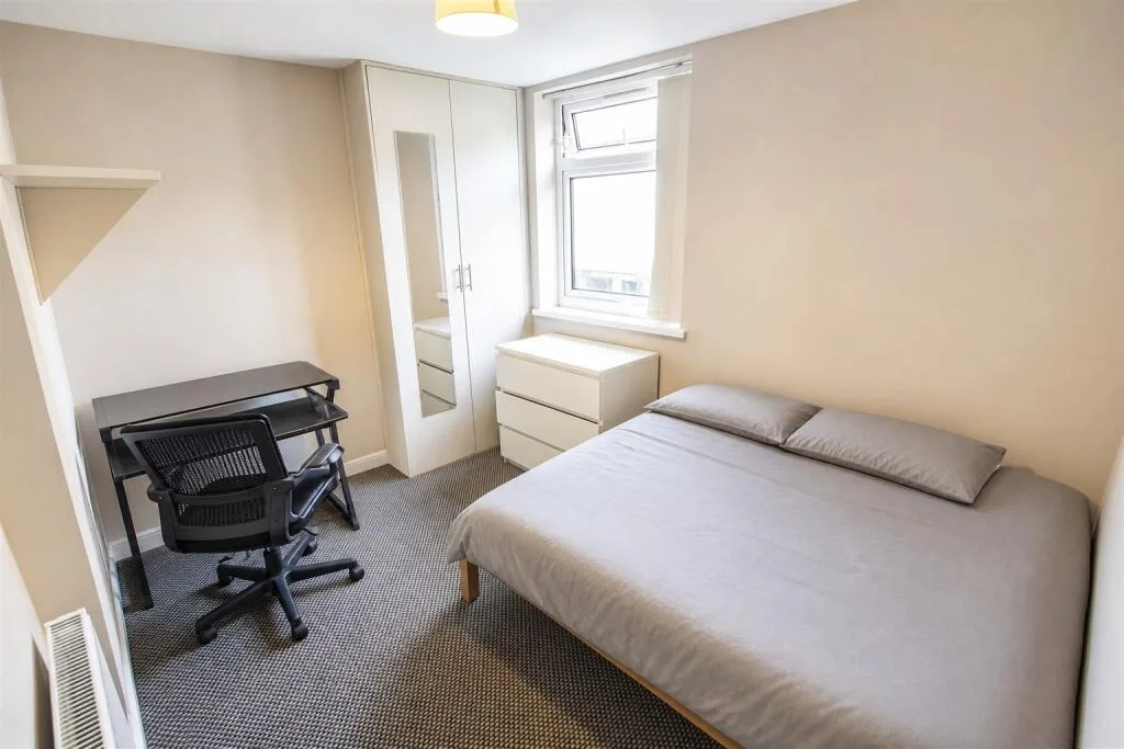 5 bedroom house for rent