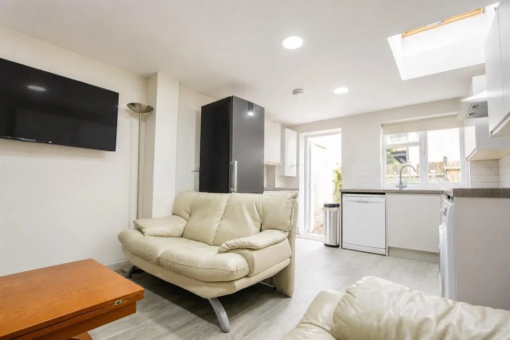 5 bedroom house for rent