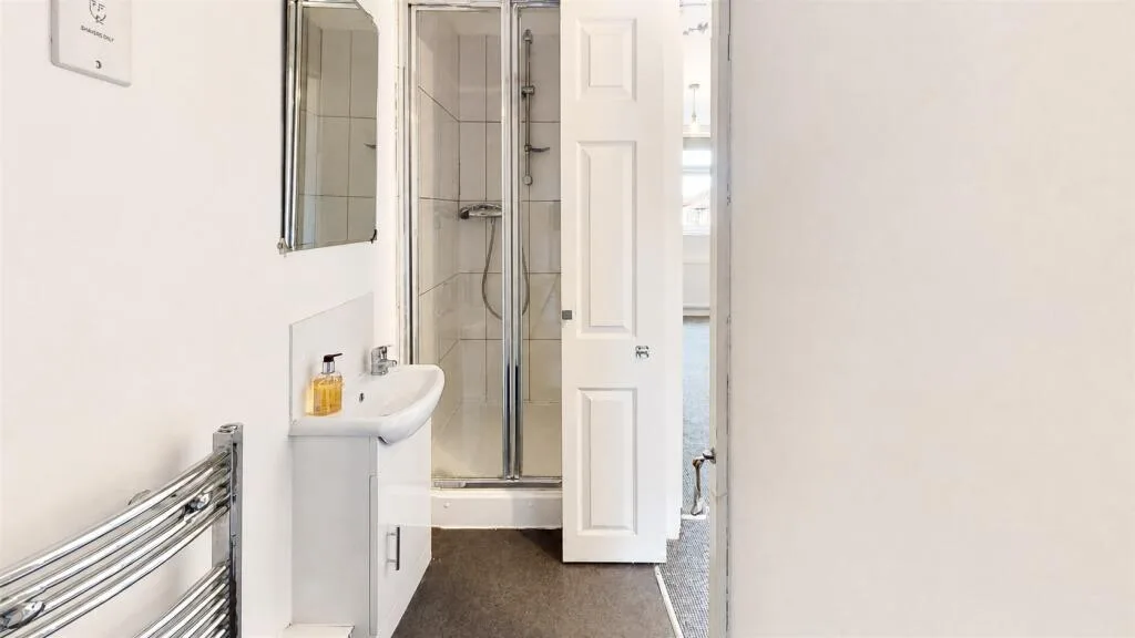5 bedroom house for rent