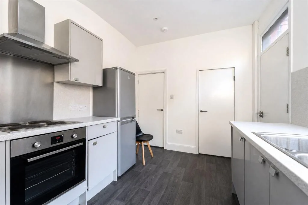 2 bedroom semi-detached house for rent