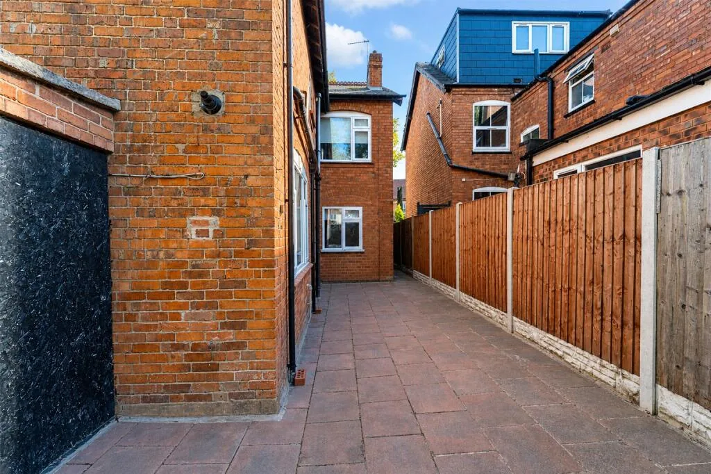2 bedroom semi-detached house for rent