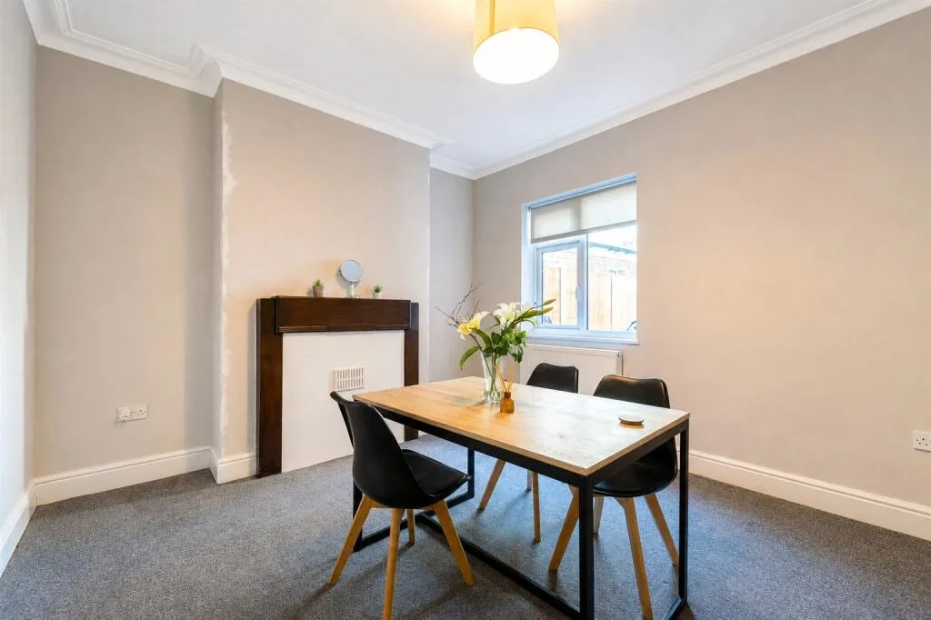 2 bedroom semi-detached house for rent