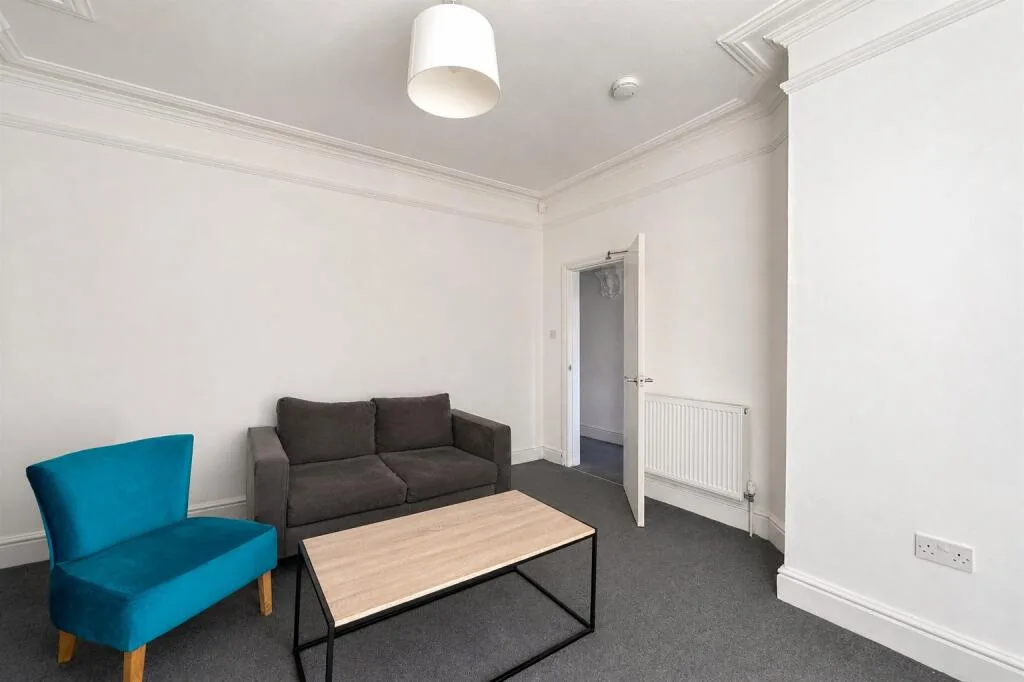 2 bedroom semi-detached house for rent