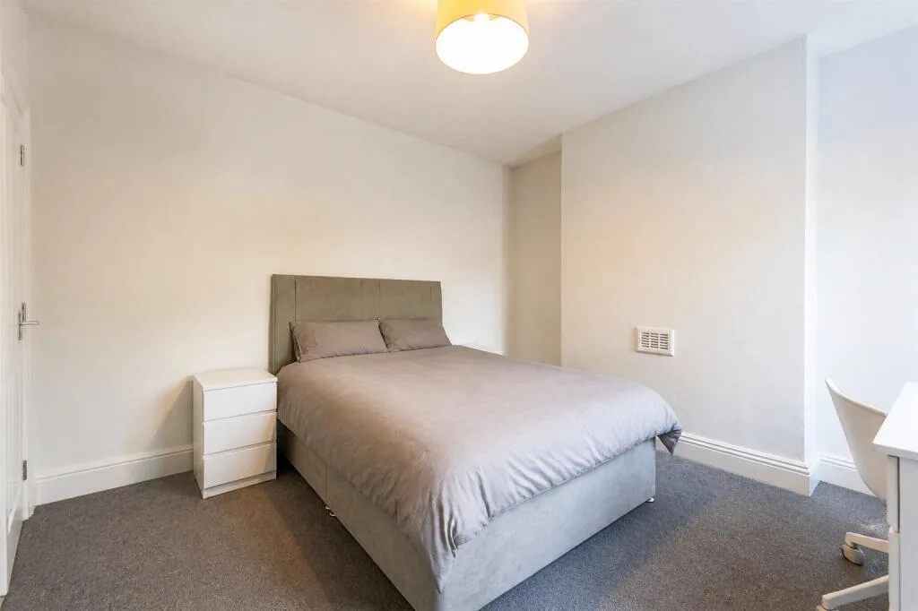 2 bedroom semi-detached house for rent